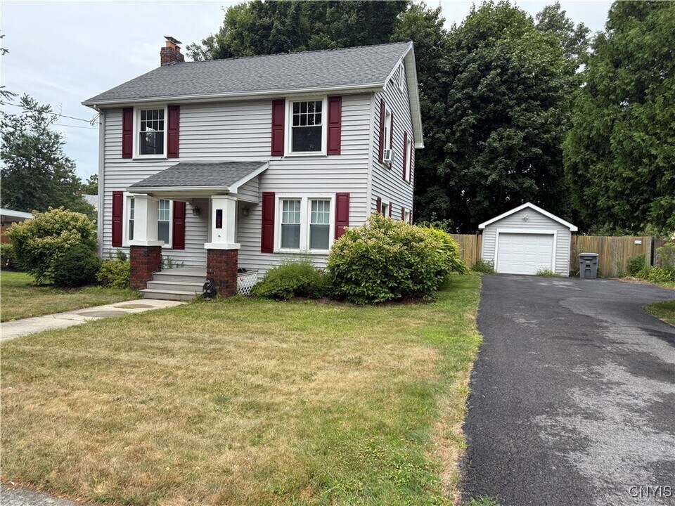 221 Thompson Blvd in Watertown, NY - Building Photo