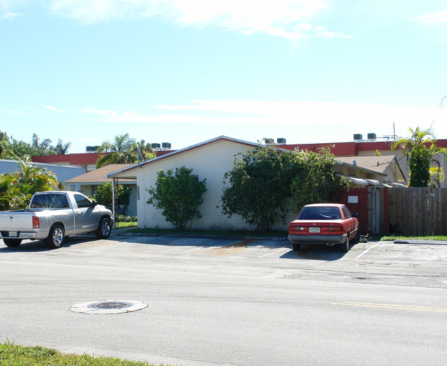 6050 NW 9th St in Pompano Beach, FL - Building Photo - Building Photo