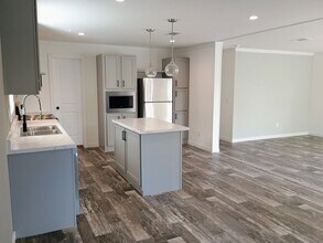 20023 Oakdale Ave in Brooksville, FL - Building Photo - Building Photo