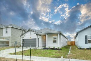 212 Wilson Spgs Ln in Taylor, TX - Building Photo