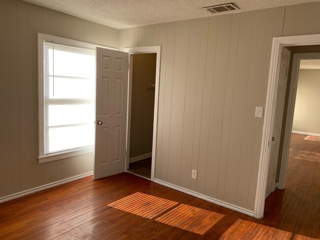 1820 Nelva St in Waco, TX - Foto de edificio - Building Photo