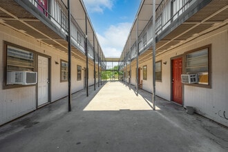 Maplewood Apartments in Lawton, OK - Building Photo - Building Photo