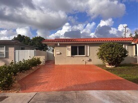 1563 W 81st St in Hialeah, FL - Building Photo