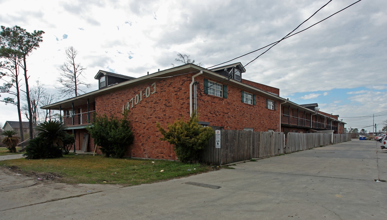 Acadian House Apartments in New Orleans, LA - Building Photo