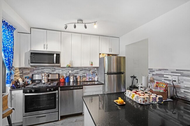 201 St Pauls Ave, Unit 2P in Jersey City, NJ - Building Photo - Building Photo