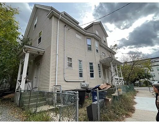 50 Burnett St, Unit 1 in Boston, MA - Building Photo