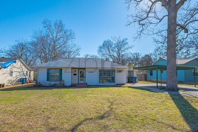 1418 W Shepherd St in Denison, TX - Foto de edificio - Building Photo