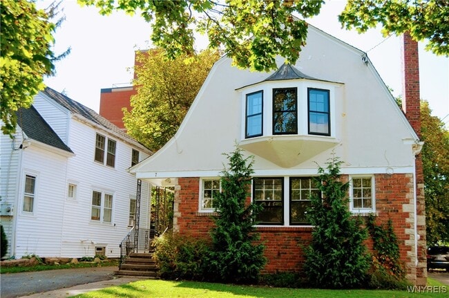 property at 7 Beverly Ave