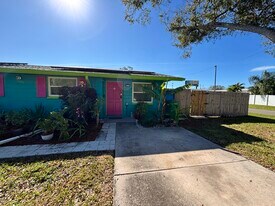 10598 67th Ave in Seminole, FL - Building Photo