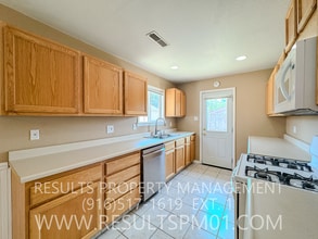 1200 Palm Ave in Roseville, CA - Building Photo - Building Photo