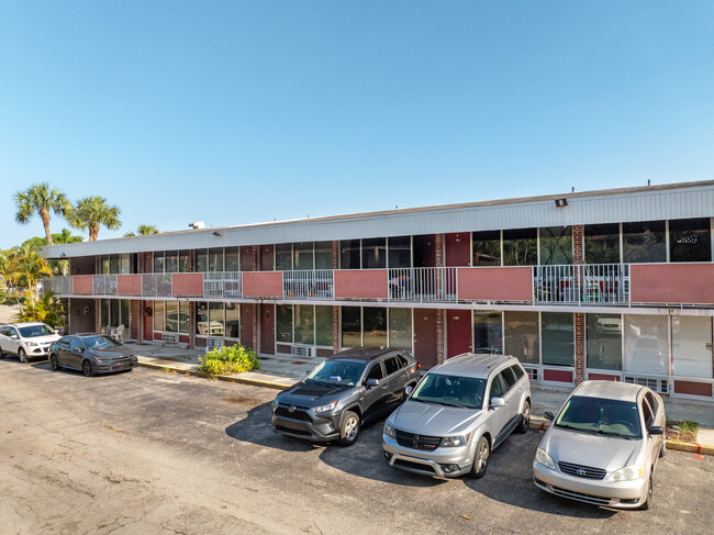 Golf Crest of Naples in Naples, FL - Building Photo - Building Photo