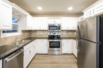 2025 NW 49th St in Kansas City, MO - Foto de edificio - Building Photo