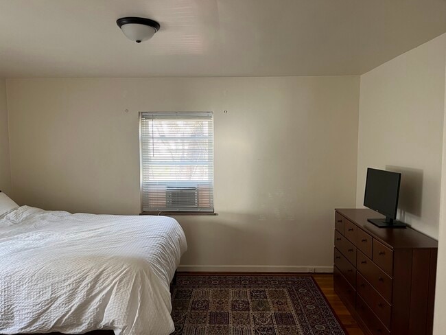 6321 Girard Ave, Unit #1 in Cincinnati, OH - Building Photo - Building Photo