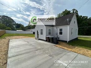 112 Corliss St in Greensboro, NC - Building Photo - Building Photo