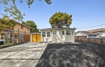 2335 Ralmar Ave in East Palo Alto, CA - Building Photo - Building Photo