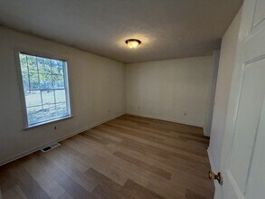 304 Clearlake Ct in La Vergne, TN - Building Photo - Building Photo