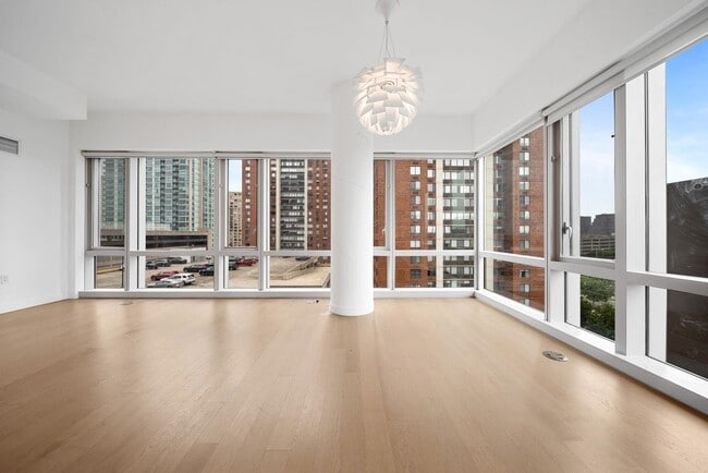 75 Park Ln S in Jersey City, NJ - Foto de edificio - Building Photo