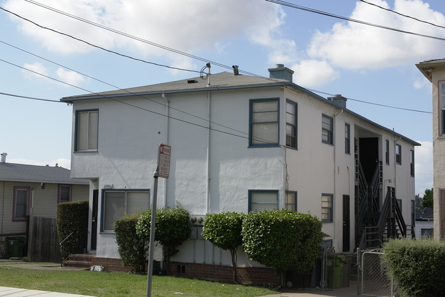 9803 Elmar Ave in Oakland, CA - Building Photo - Building Photo