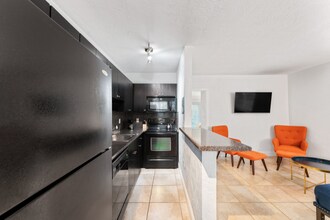 1777 Venice Ln in North Miami, FL - Building Photo - Building Photo