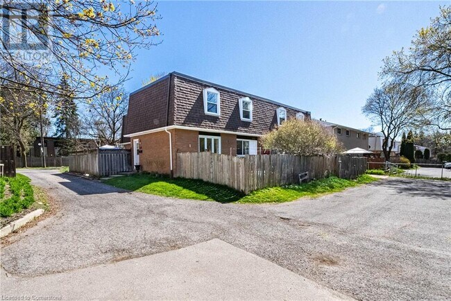 648 Francis Rd in Burlington, ON - Building Photo - Building Photo