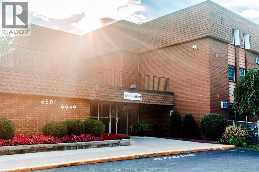 6595 Thornberry Crescent in Windsor, ON - Building Photo