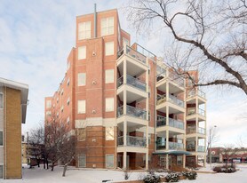 10346 117th St NW in Edmonton, AB - Building Photo