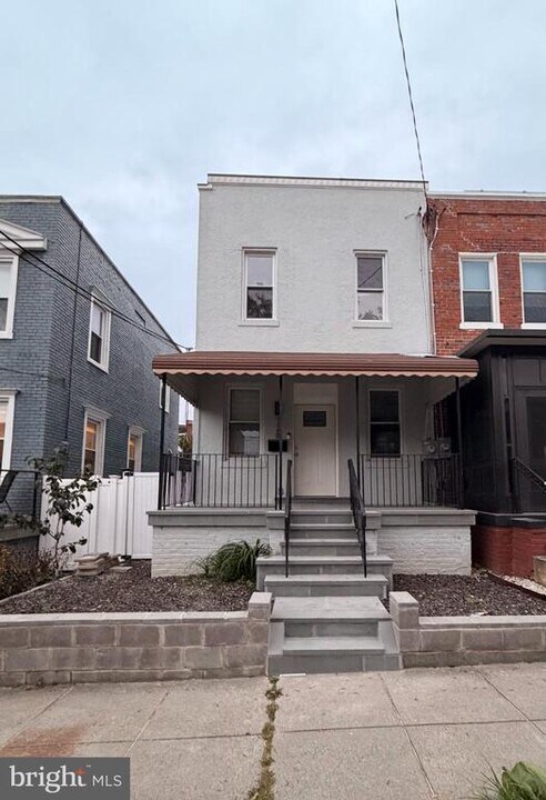 726 Roxboro Pl NW in Washington, DC - Building Photo