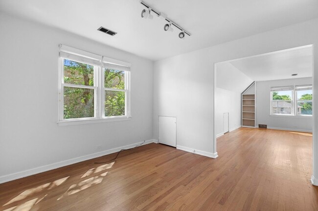 1456 W Irving Park Rd in Chicago, IL - Building Photo - Building Photo