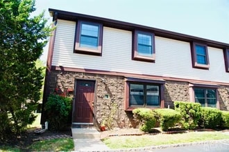 8401 Hana Rd in Edison, NJ - Building Photo - Building Photo