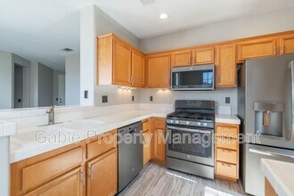 27030 Victoria Ln in Santa Clarita, CA - Building Photo - Building Photo