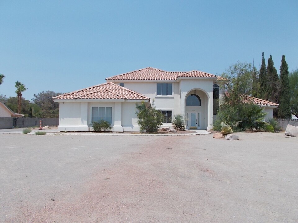 5016 N Cimarron Rd in Las Vegas, NV - Building Photo
