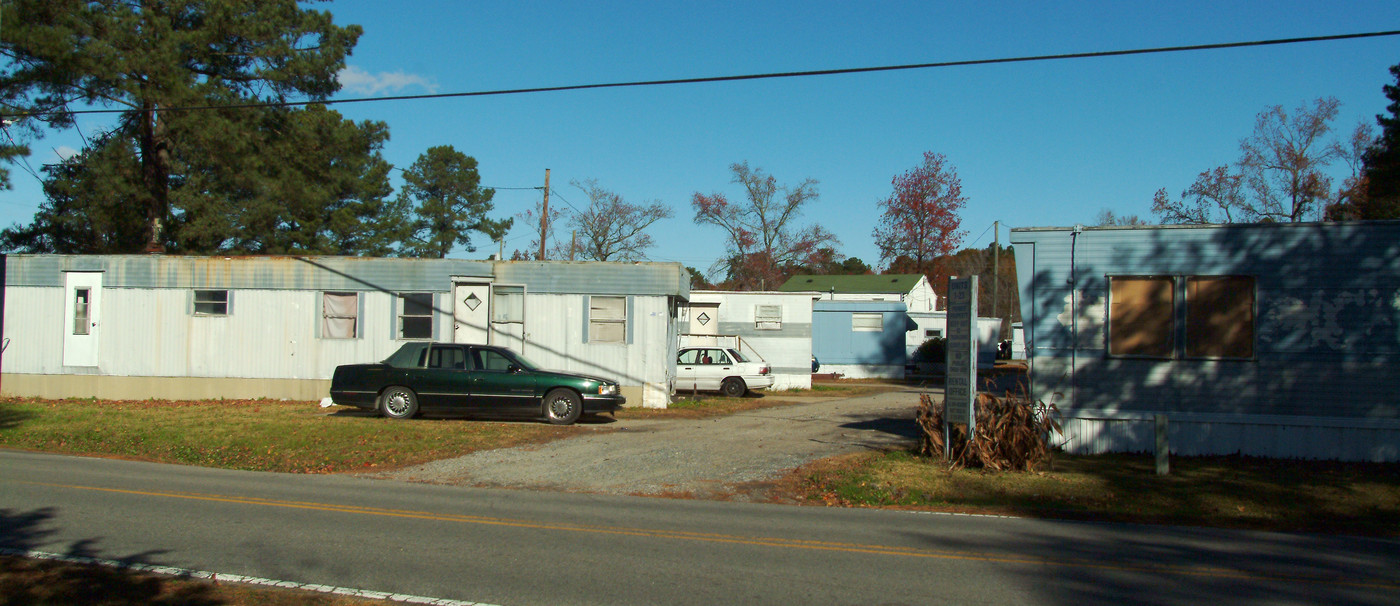 Cavalier Mobile Home Park in Chesapeake, VA - Building Photo