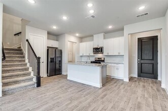 528 Hutchinson Ln in Lewisville, TX - Building Photo - Building Photo