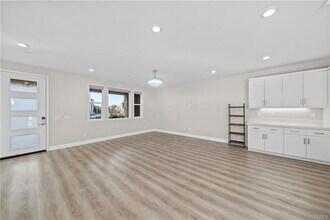 124 Zawn in Irvine, CA - Building Photo - Building Photo