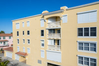 OCEAN ESTATES CONDO in Cape Canaveral, FL - Foto de edificio - Building Photo