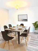 6946 Foxthorn, Unit 11 in Canton Township, MI - Foto de edificio - Building Photo