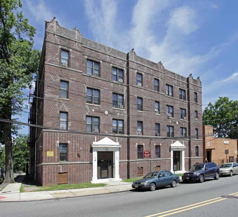 749-755 Chancellor Ave in Irvington, NJ - Building Photo