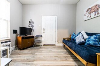 237 W Brooklyn Ave in Dallas, TX - Building Photo - Building Photo