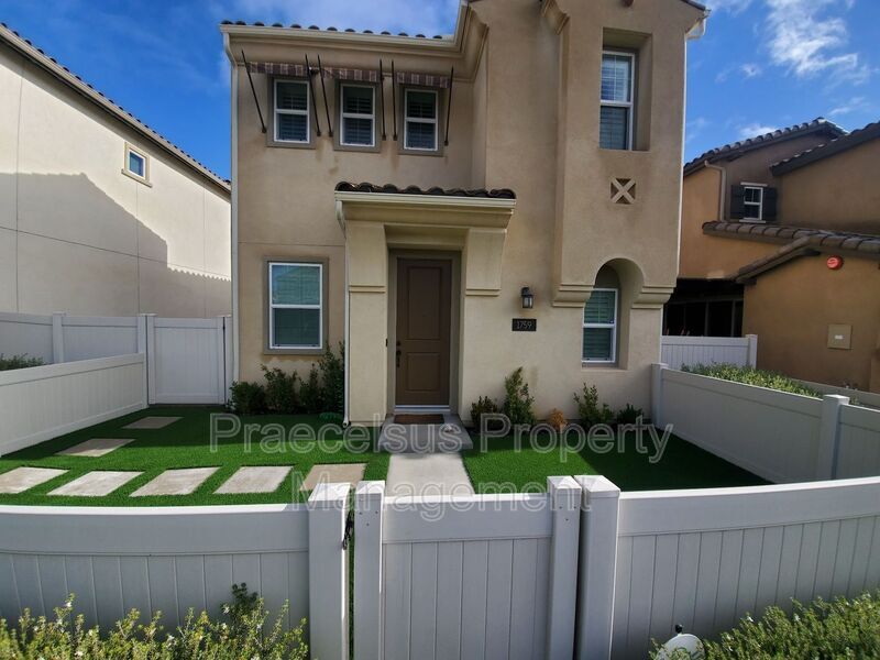 1759 Santa Ivy Ave in Chula Vista, CA - Building Photo