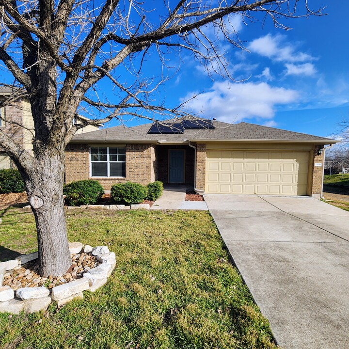 18416 Great Falls Dr in Manor, TX - Building Photo