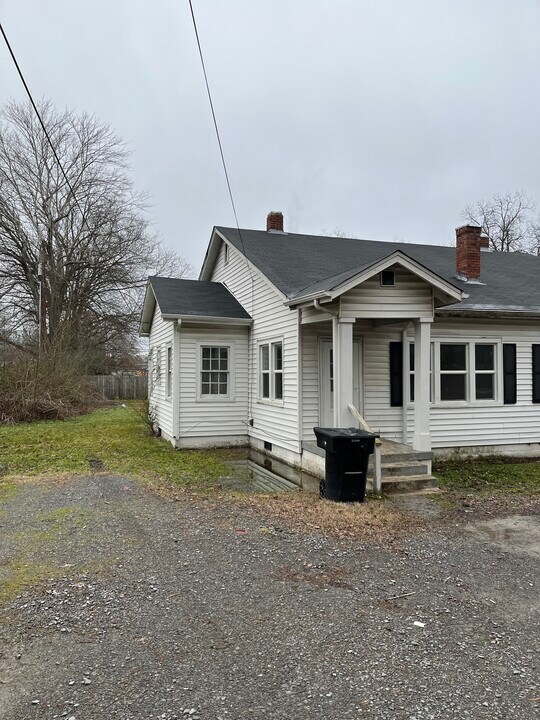 913 E Lincoln St, Unit 913 in Tullahoma, TN - Building Photo