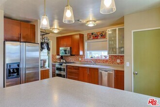 4722 Ventura Canyon Ave in Los Angeles, CA - Building Photo - Building Photo