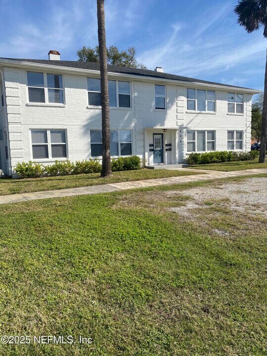 605 2nd St N in Jacksonville Beach, FL - Building Photo