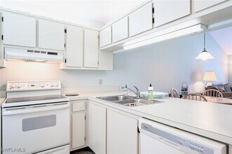 2650 Kings Lake Blvd in Naples, FL - Building Photo - Building Photo