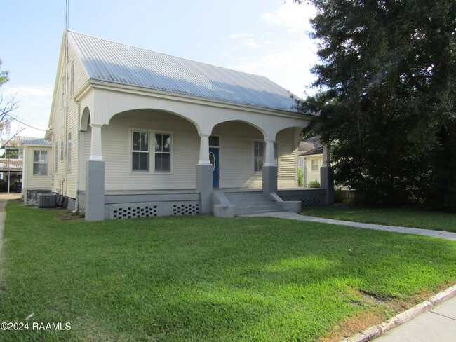 617 Julia St in New Iberia, LA - Building Photo - Building Photo