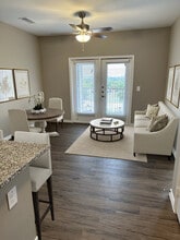 Spring Villas- Income Restricted in Austin, TX - Foto de edificio - Interior Photo