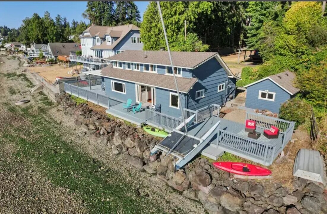 8623 E Caraway Rd in Port Orchard, WA - Building Photo