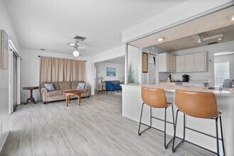 437 Hickory Rd in Venice, FL - Building Photo - Building Photo