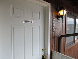 2220 Navaho Ct SE in Salem, OR - Building Photo