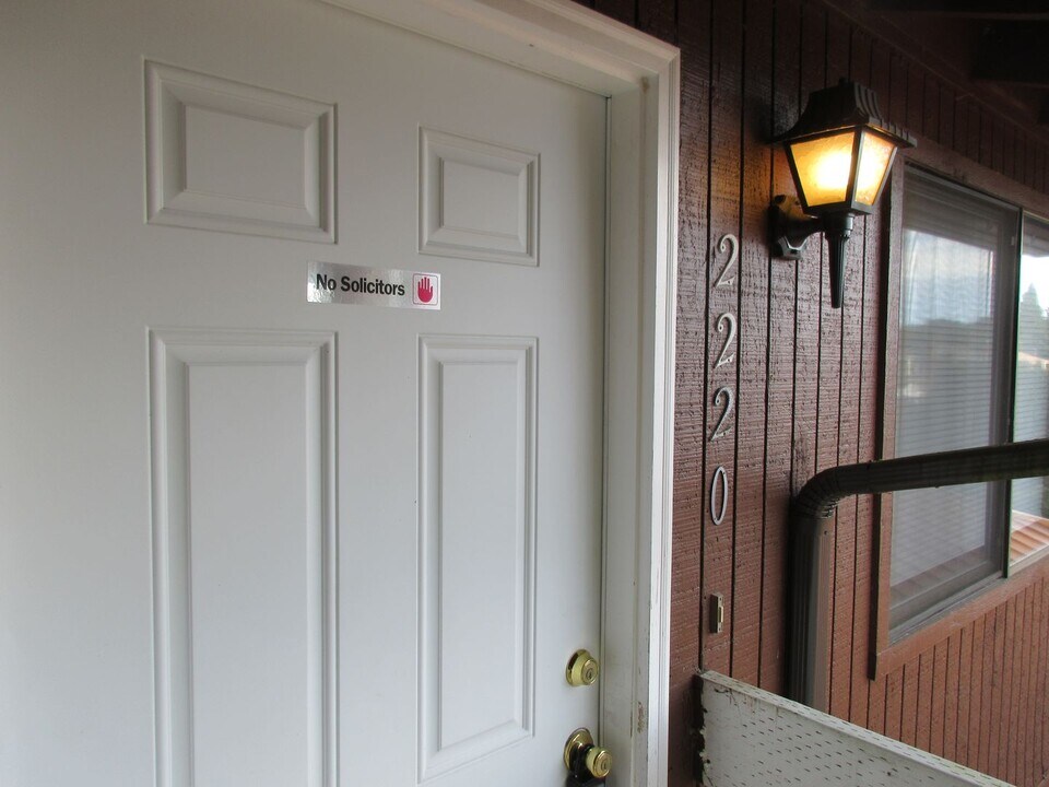 2220 Navaho Ct SE in Salem, OR - Building Photo